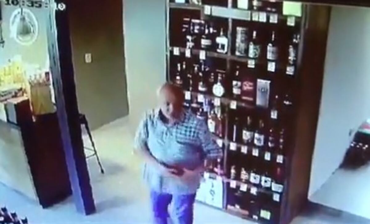 Fingieron ser clientes y se robaron una botella de whisky de 10 mil pesos