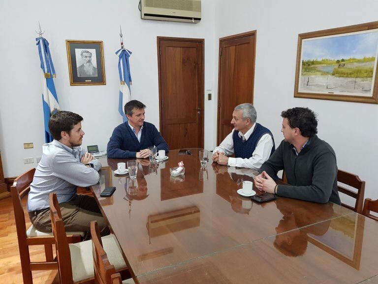 Altolaguirre recibió a los capacitadores en su despacho (Municipalidad de Santa Rosa)