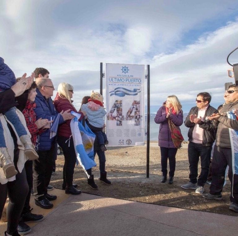 Homenaje ARA San Juan en Ushuaia.