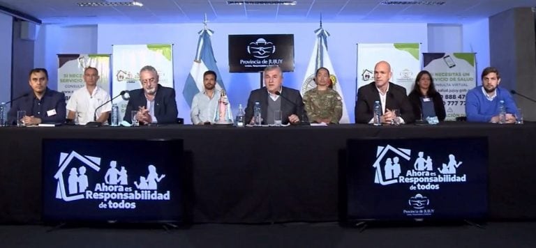 El equipo y autoridades que integran el Comité Operativo de Emergencias, en la presentación del informe N° 101.