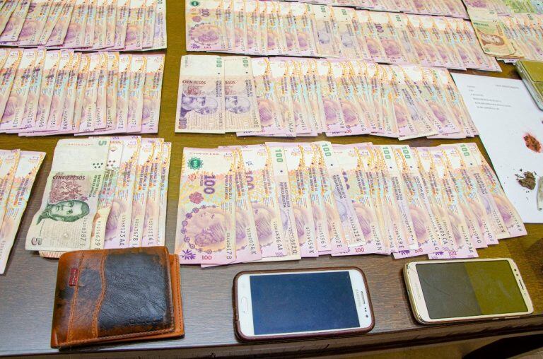 Dinero encontrado en el auto detenido