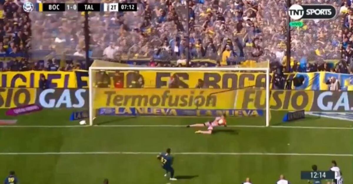¡Otra vez, Herrera! El arquero le atajó el penal a Tévez