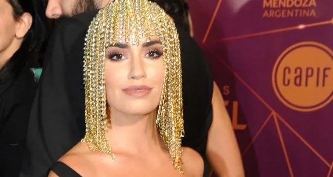 Lali Espósito deslumbró en los Premios Gardel: cautivó con su escotazo y se llevó tres premios.