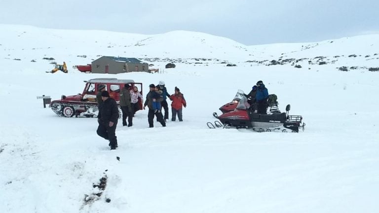 Gendarmería colabora en rescate en Perito Moreno por nieve.