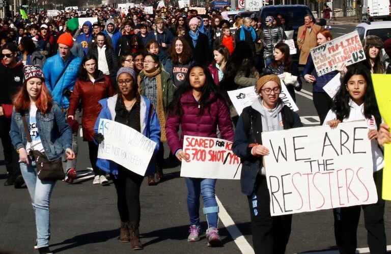 Estudiantes contras las armas en las escuelas en Estados Unidos.