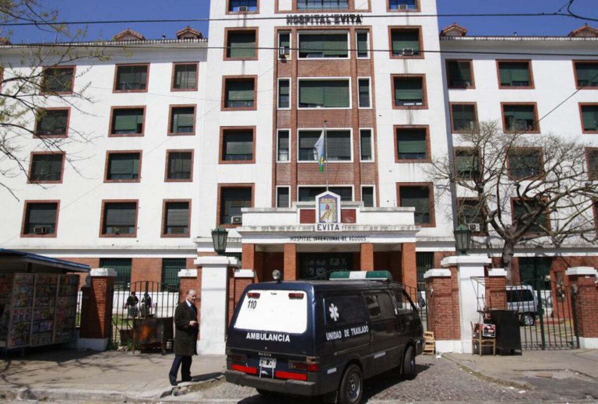 Coronavirus: el hospital Evita de Lanús comenzó a derivar pacientes porque le quedan pocos médicos sanos