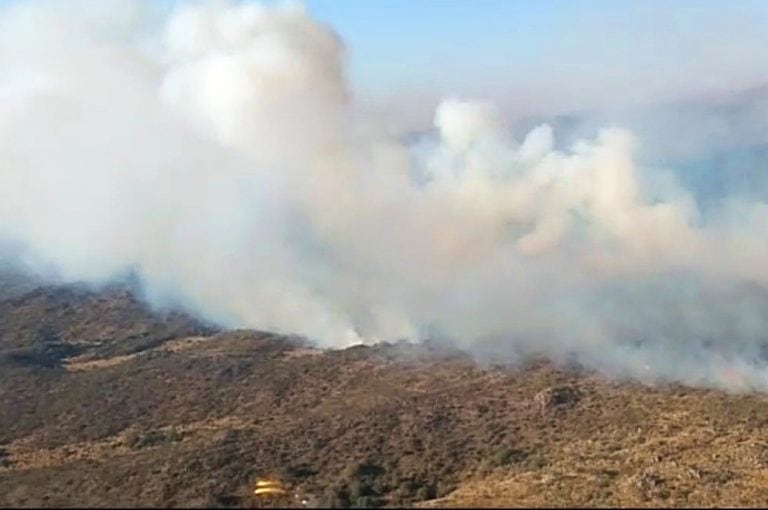 Impresionante incendio forestal originado hace una semana en el norte cordobés.