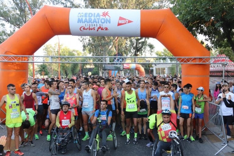 Se corrió la media maratón en Carlos Paz