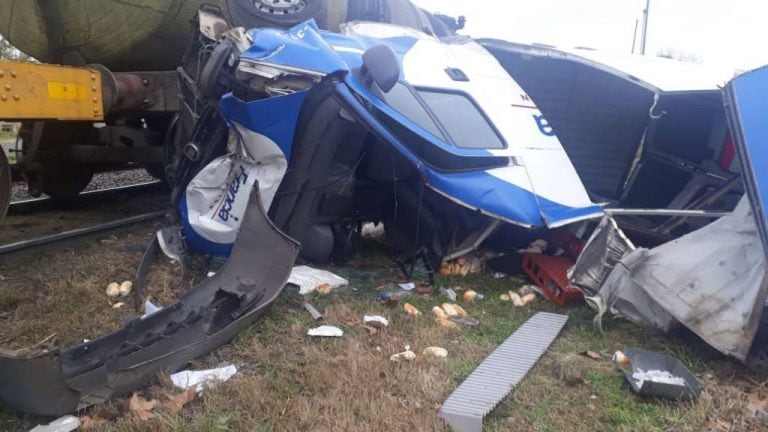 Tremendo choque entre un tren y un utilitario en zona norte