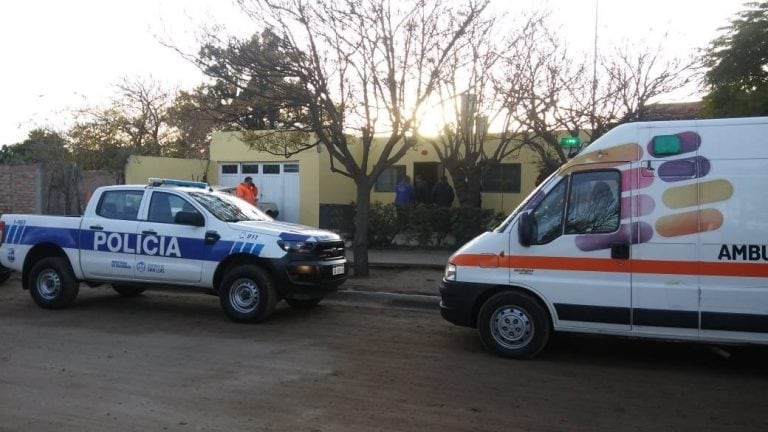 En el interior de la vivienda estaba un hombre mayor ensangrentado, maniatado y amordazado. Foto: Policía de San Luis.