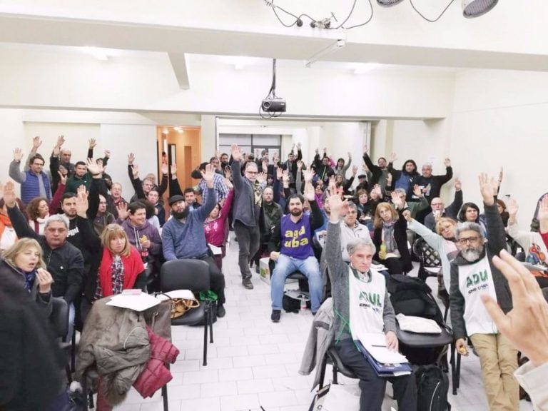 Docentes universitarios de San Luis continúan con el paro.