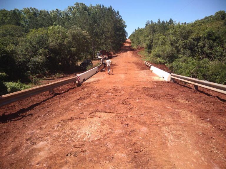 El programa 100 Puentes posibilitó un nuevo viaducto sobre el arroyo Los Toros en Colonia Guaraní.