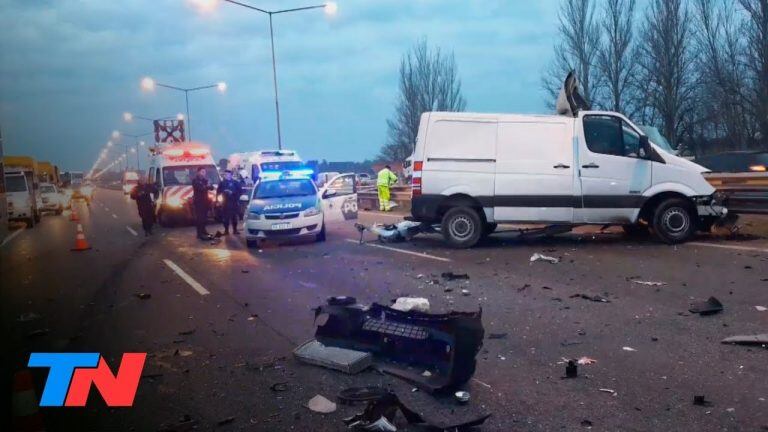 Un conductor se metió a contramano en Panamericana, chocó y murió (Foto: TN)