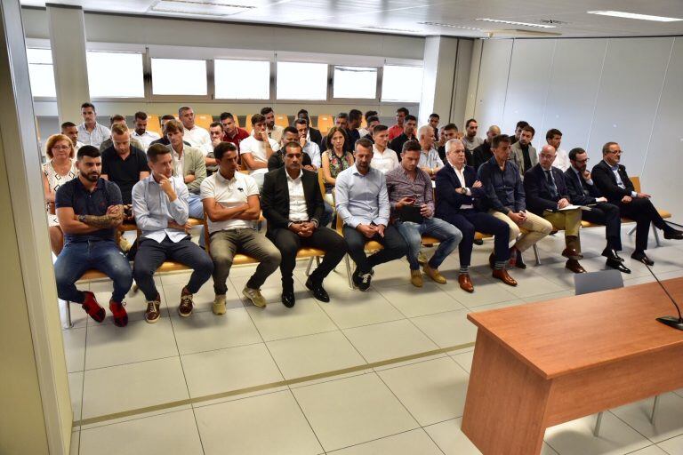 Algunos de los jugadores y técnicos de Real Zaragoza y Levante UD en 2011 (Foto: Jorge Gil/Europa Press vía DPA)