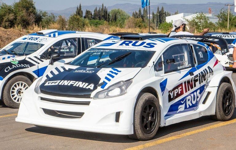 Los prototipos SuperCARX también estuvieron en Alta Gracia. Al volante de "la bestia" y a manera de exhibición, giró Gabriel Raies, entre otros.