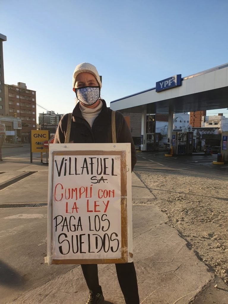 Carolina Bustamante, empleada de la estación de servicio.