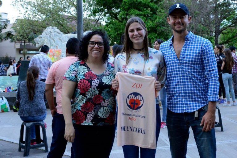 Zoi Lypnik, en su rol de voluntaria de la Fundación Manos Abiertas Jujuy.