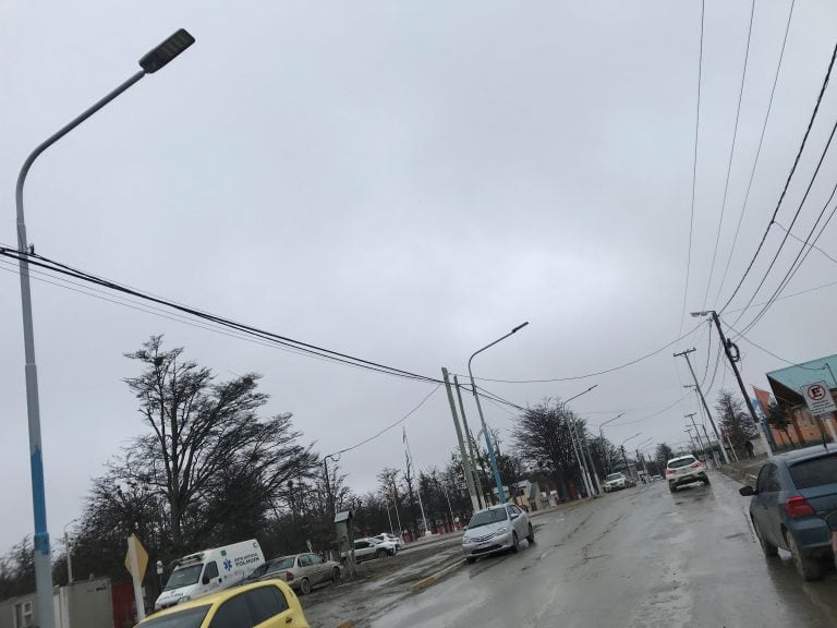 La colocación de luminaria nueva en la ciudad de Tolhuin, Tierra del Fuego