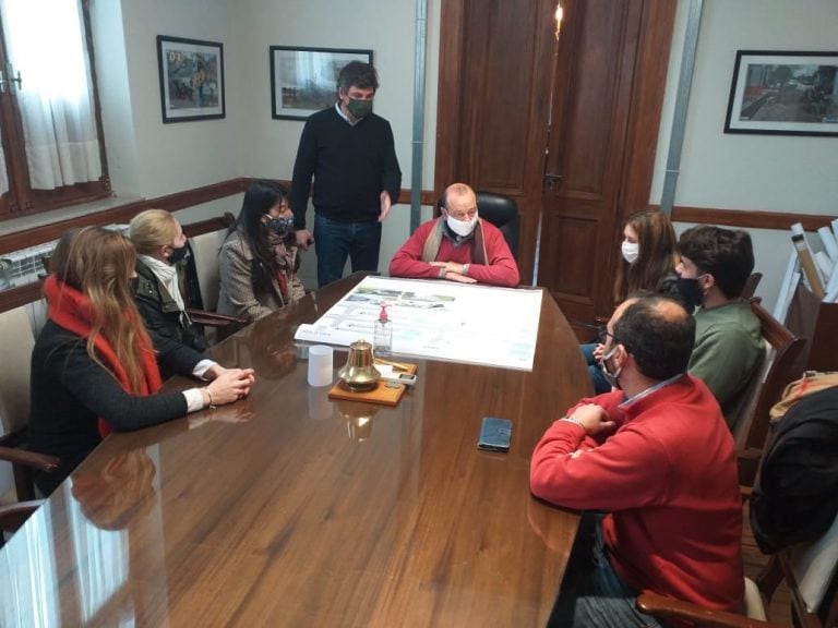 Proyecto Hortícola presentado por alumnos de Cresta al Intendente Sánchez