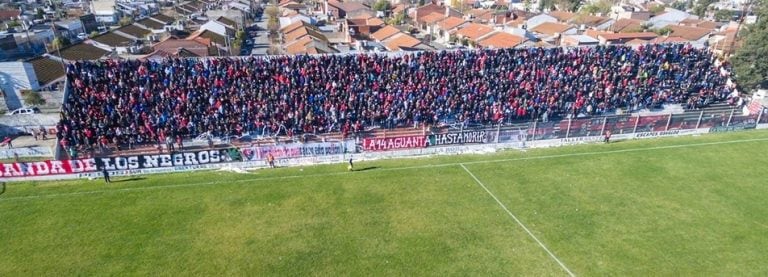 Tribuna visitante estadio Enrique Mendizabal