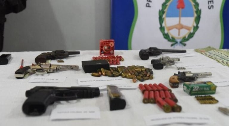 Las armas incautadas en el operativo (Foto: Franco Fafasuli)