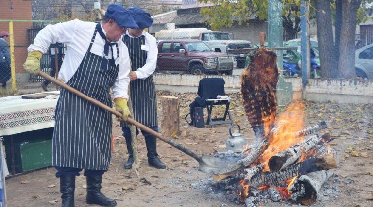 Los jueces evalúan fuego, cocción, higiene, sabor, entre otras variables (Vía Santa Rosa)