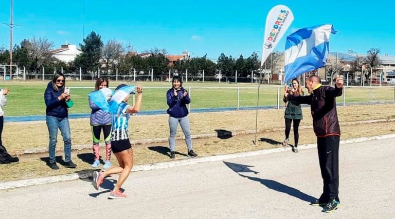 El momento de la llegada al cumplirse 6 horas de carrera (Daniel Wilberger)