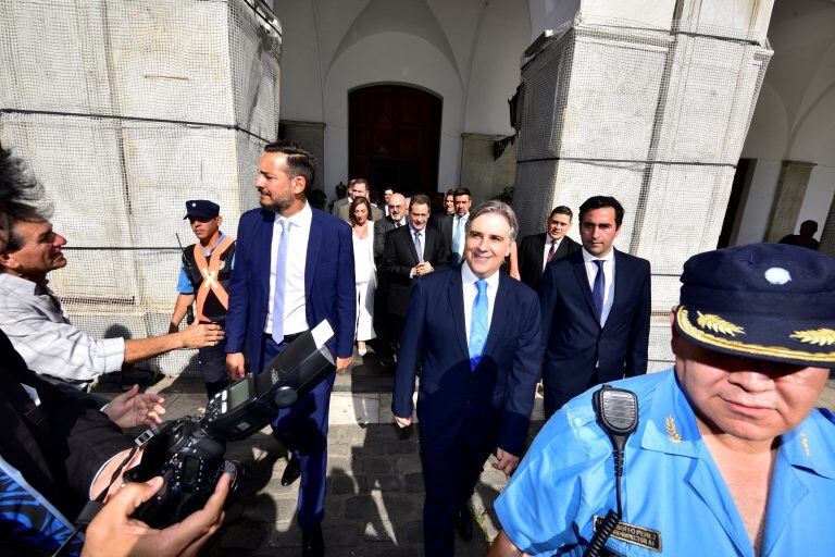 Martín Llaryora asume como nuevo intendente de Córdoba en el Teatro Real.