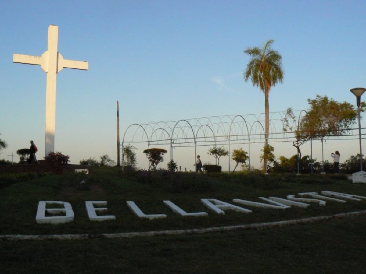 Jugaban al fútbol a las afuera de Bella Vista