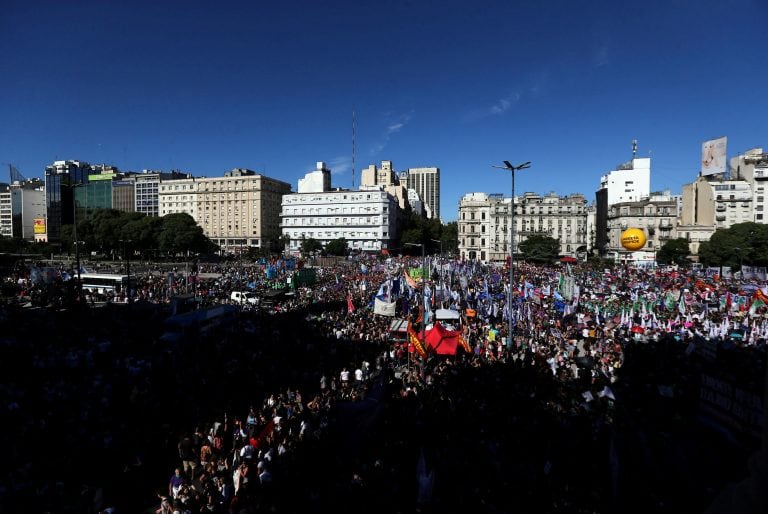 Multitudinaria marcha por el Día Internacional de la Mujer.