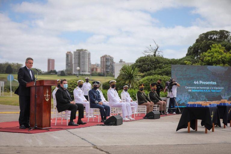 Agustín Rossi en Mar del Plata en el homenaje por el ARA San Juan (Foto: Ministerio de Defensa)