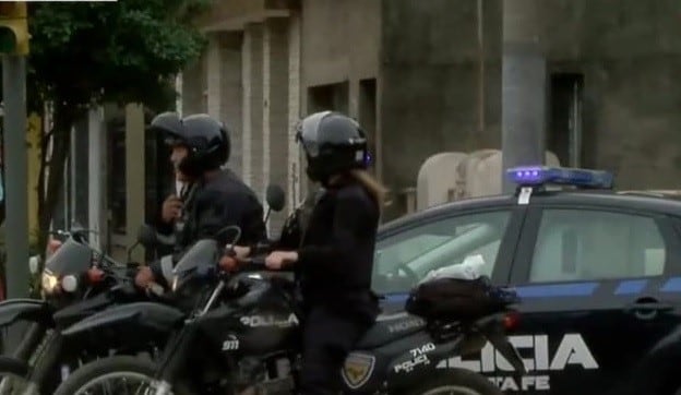 Policía que iba en moto camino a un operativo falleció en un choque en Provincias Unidas y Arévalo. (Captura de pantalla)