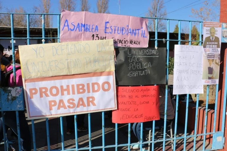 Los alumnos están en permanente asamblea.