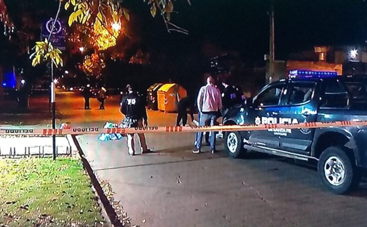 Motociclista baleado falleció frente a un polideportivo municipal