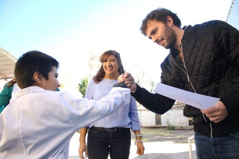 Entrega de kits escolares en Chilecito