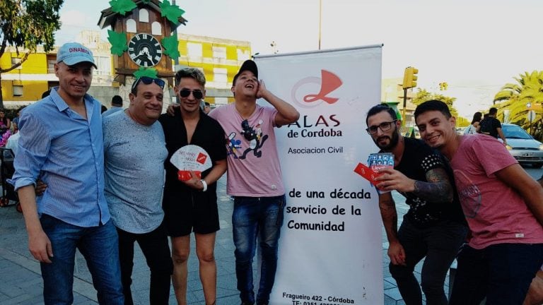 Parte del elenco de "Dinamita" compartieron el encuentro con toda la comunidad carlospacense.