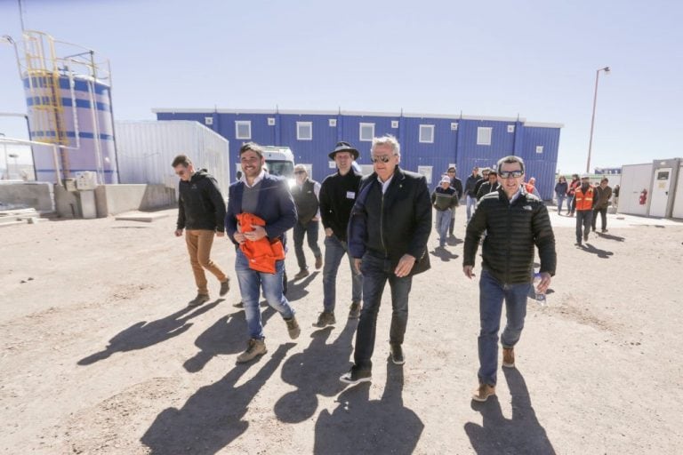 Las autoridades recorrieron la planta que opera la compañía Exar en el salar de Cauchari.