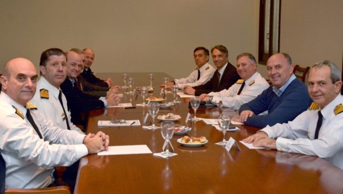 Reunión de la Armada con autoridades de Coronel Rosales y Bahía Blanca