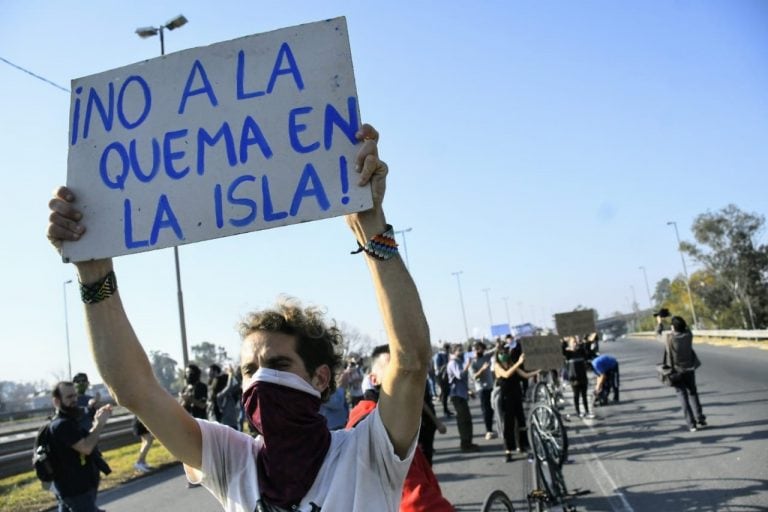 Ministra entrerriana pidió a los rosarinos que no visiten las islas para prevenir el fuego. (Archivo)