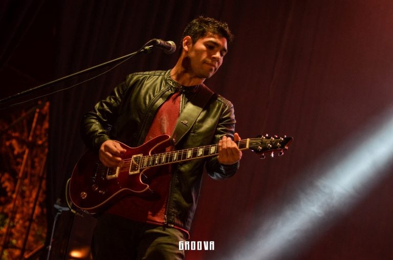 Marcos Arias, guitarra.