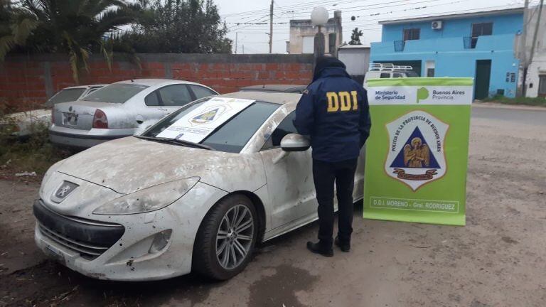 La policía bonaerense secuestró una cupé Peugeot RCZ que pertenecía a "Los Monos". (Policía de Buenos Aires)