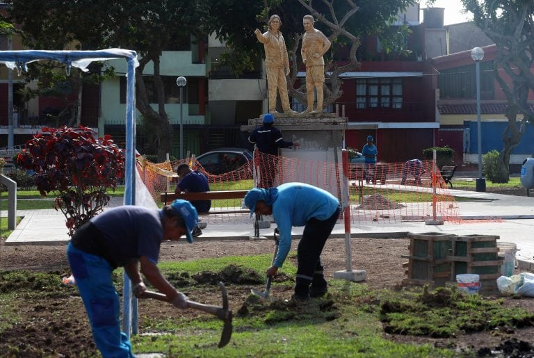 Los trabajos en la estatua