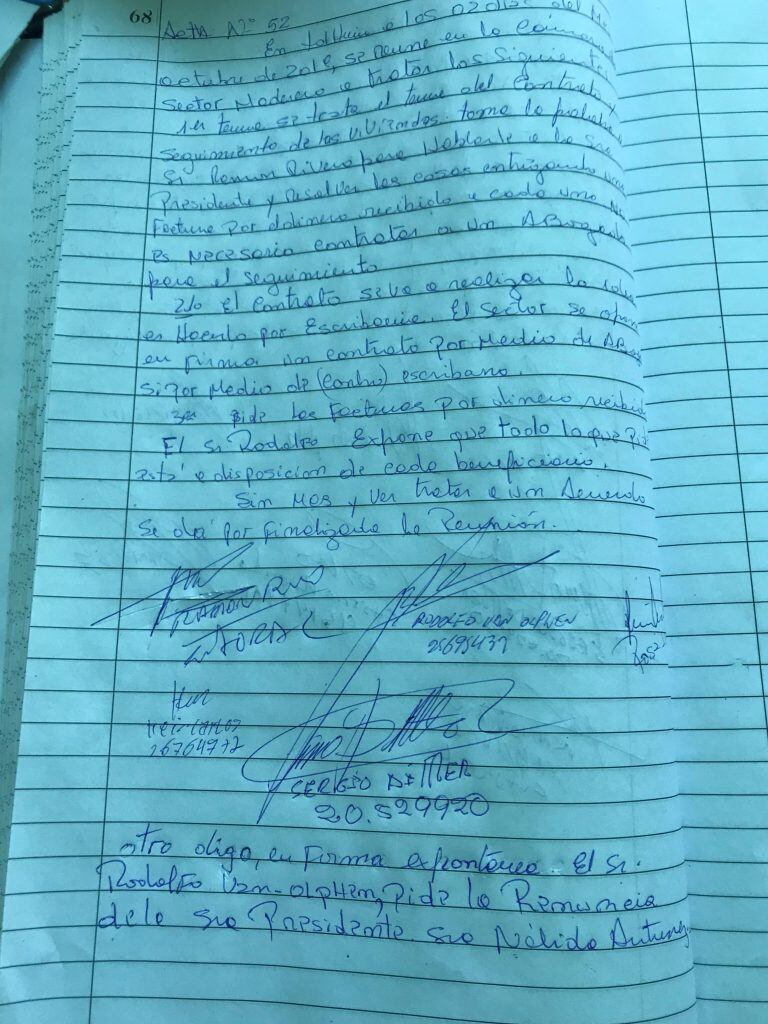 Libro de acta, consta el pedido de la renuncia de la Presidenta de la Cámara de Comercio Tolhuin, Tierra del Fuego