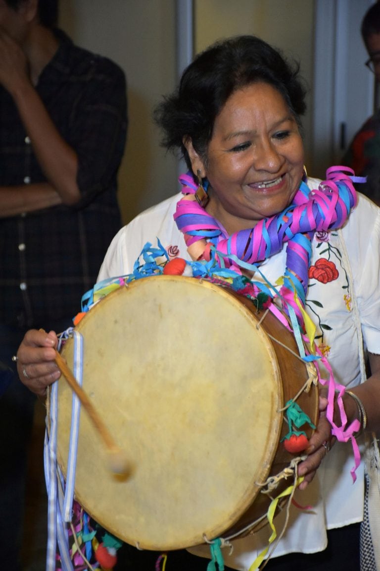 La copla y el canto, parte vital del festejo en las Yungas, tuvieron también protagonismo en la apertura de la muestra.