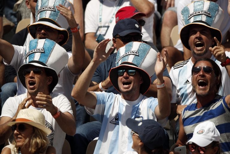 Argentinos alentando. (Tenis, Abierto, Francia, España) EFE/EPA/YOAN VALAT