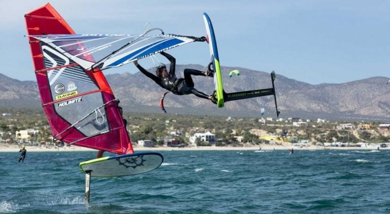 Campeonato Sudamericano de Windsurf en el lago San Roque.