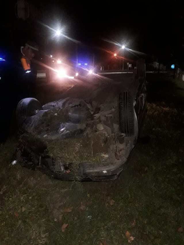 El VW GOLF de color gris impactó en la calle Derqui. (Foto: Diario Sierras)