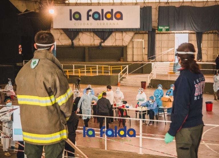 Operativo en el Anfiteatro de La Falda, este miércoles 8 de julio. (Foto: Facebook / Municipalidad de La Falda).