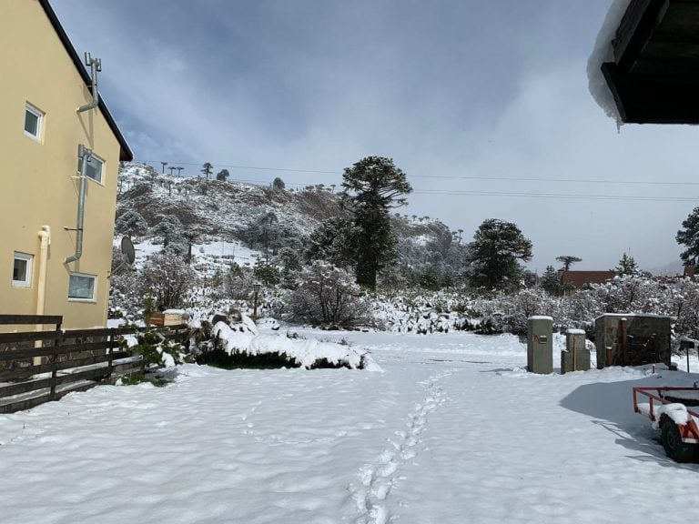 Nevó en plena primavera: Caviahue y  Copahue amanecieron totalmente cubiertas de hielo