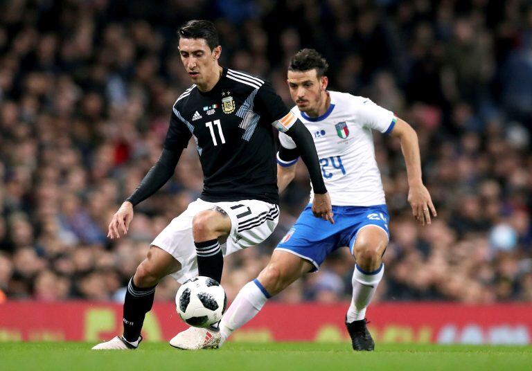 Di María domina la pelota. Foto: EFE